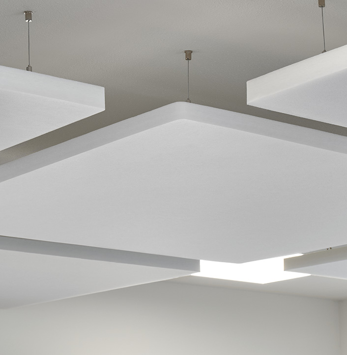 Reducel Core witte plafondpanelen.