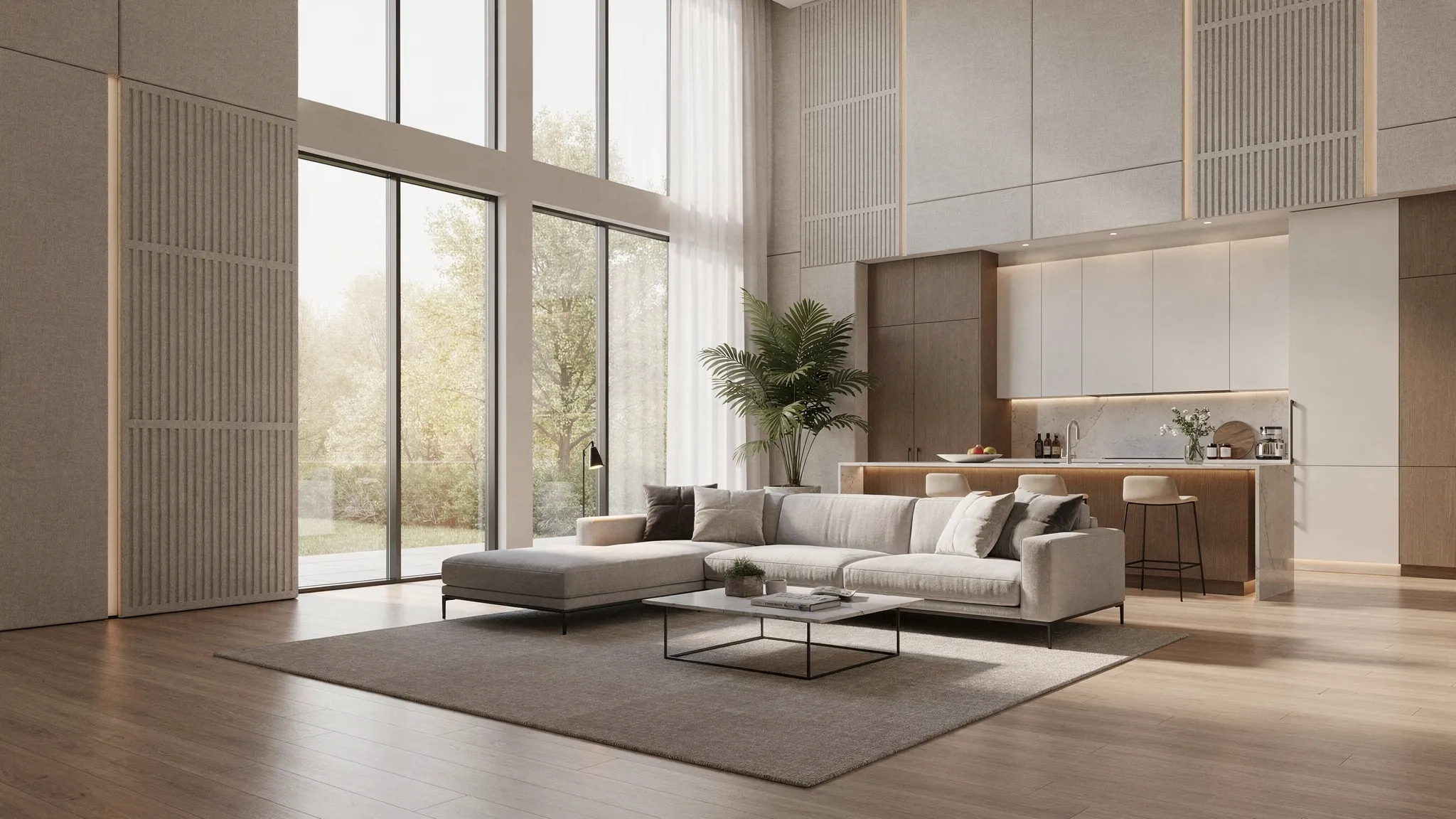 Een moderne woonkamer met hoge ramen, een open keuken, harde vloer en subtiel geïntegreerde akoestische wandpanelen die passen bij het interieur.