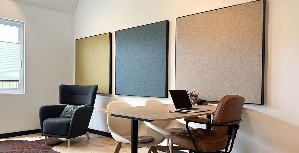 Akoestische wandpanelen voor minder galm.