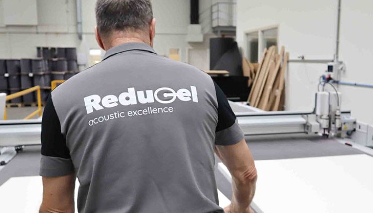 Reducel productie in eigen huis.